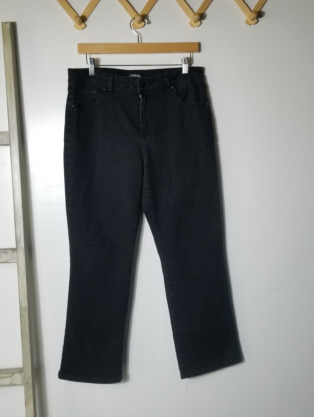 D. JEANS WOMEN'S BLACK JEANS SIZE 12